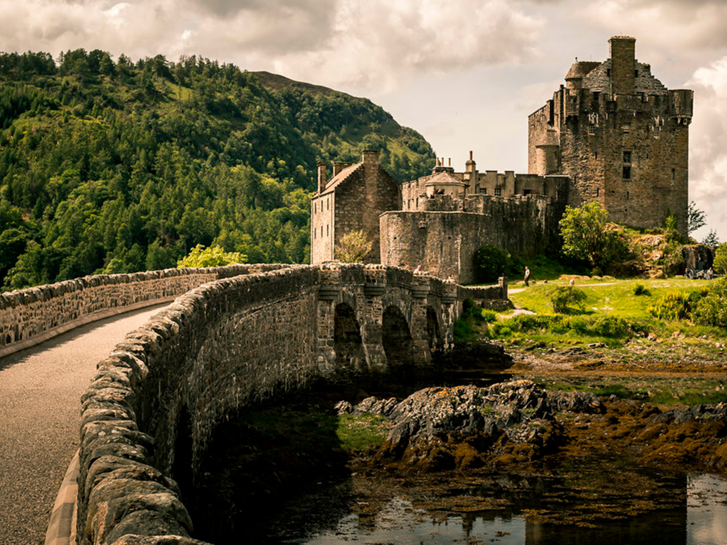 Шотландия. Замок Инвернесс Шотландия. Инвернесс Шотландия достопримечательности. Замок Инвернесс достопримечательности Шотландии. Шотландия Скотланд.