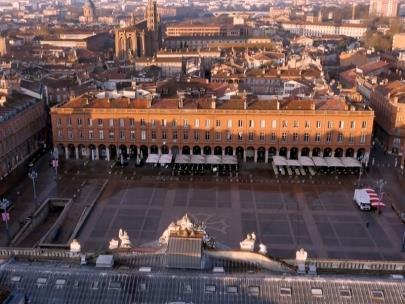 Франция: Place du Capitole Toulouse. Made in France